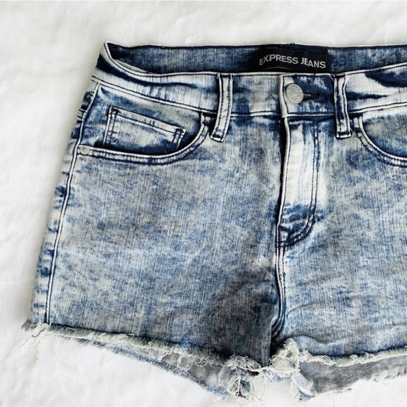 EXPRESS High Rise Acid Wash Distressed Cut Off Strech Denim Shorts 8 - Picture 1 of 5